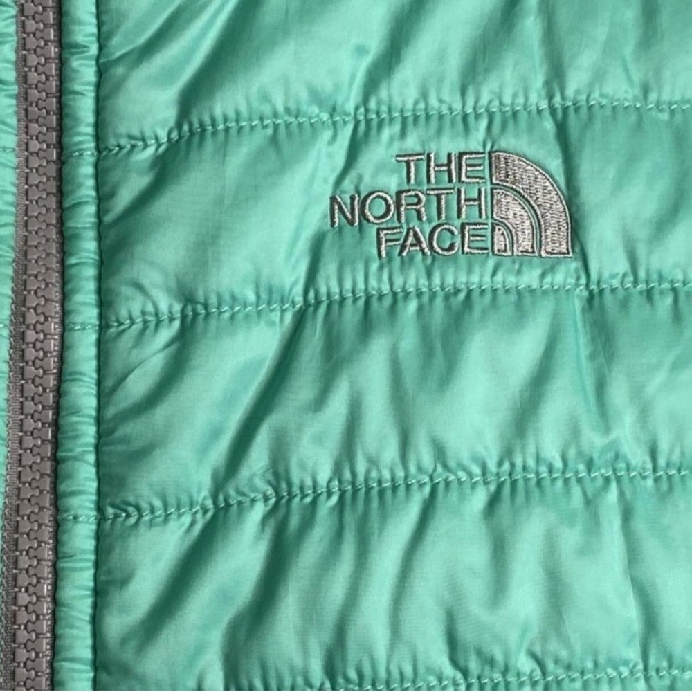 The North Face Aqua/Teal Quilted Girls Jacket - Picture 4 of 6